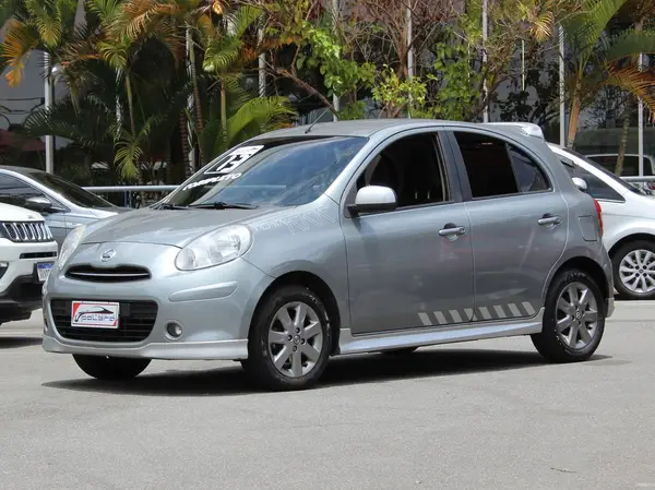 Nissan March 2013 1.6 16V SR (Flex)