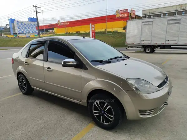 Ford Fiesta Sedan 2006 1.6 (Flex)